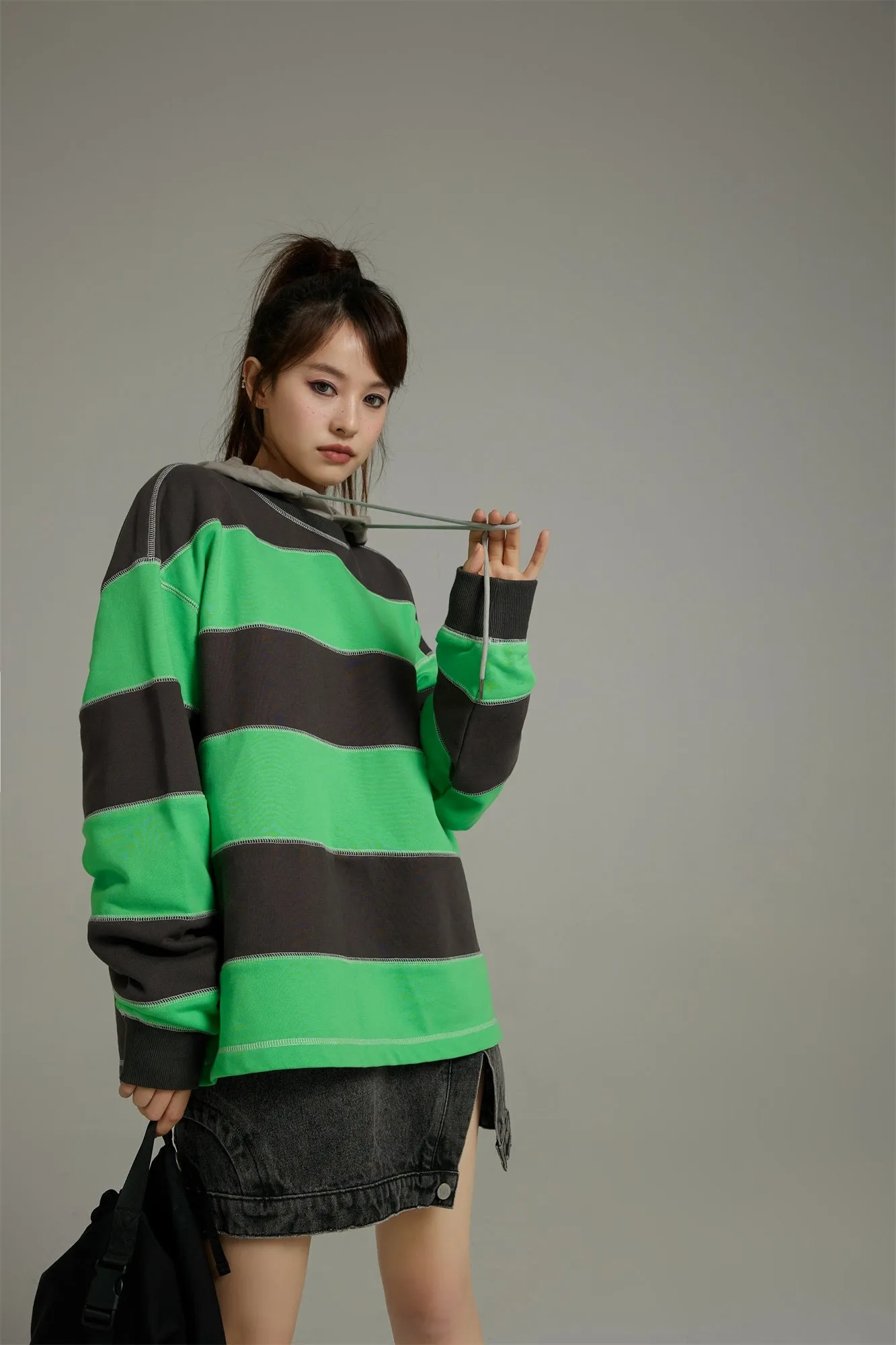 Stripe Color Loose-Fit Sweatshirt