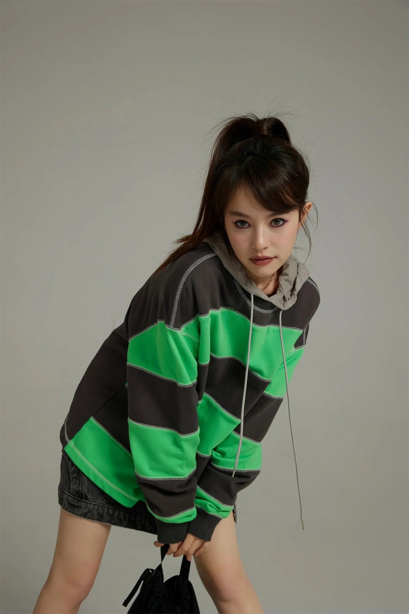 Stripe Color Loose-Fit Sweatshirt