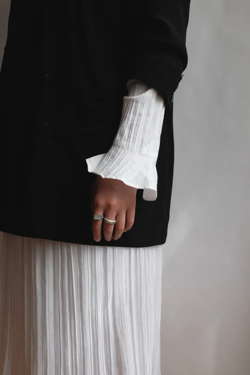 VINTAGE WHITE PLEATED MIDI SKIRT